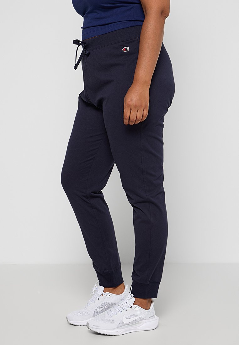 Marineblaue Jogginghosen aus weichem Stoff mit elastischem Bund und Zugband, mit gerippten Knöcheln und einem kleinen Logo an der Hüfte.