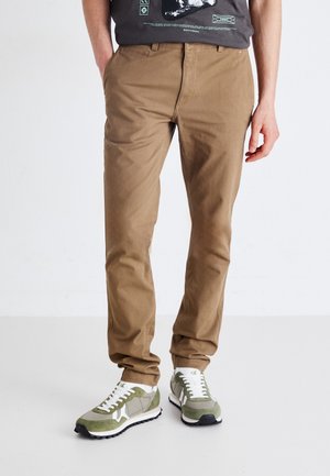 DOCKERS ALPHA SKINNY - Pantalones chinos - brown