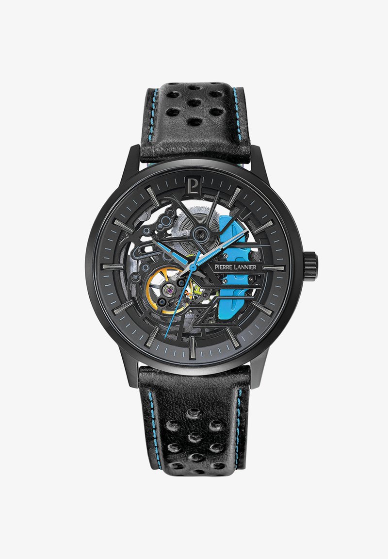 Czarny zegarek szkieletowy z przezroczystym cyferblatem, niebieskimi akcentami i czarnym skórzanym paskiem z perforacjami oraz niebieskimi przeszyciami.