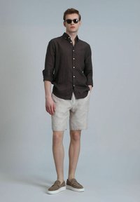 Non sélectionné, beige