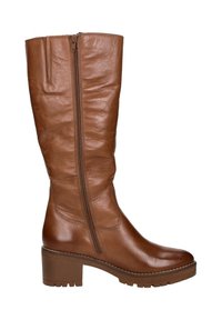 Bruine leren kniehoog laars met een rits aan de zijkant, ronde neus en een chunky hak. Soepele textuur met subtiele plooien en stiksels.