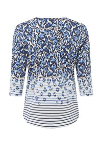 Leopardenmuster-Oberteil mit dreiviertel Ärmeln, das in Blau- und Cremetönen gehalten ist und ein gestreiftes unteres Design aufweist. Hergestellt aus weichem Stoff.