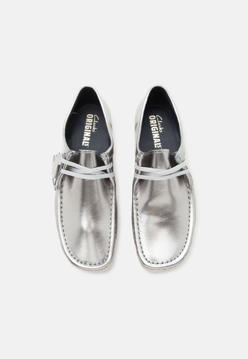 Clarks Originals WALLABEE - Casual lace-ups - silver 