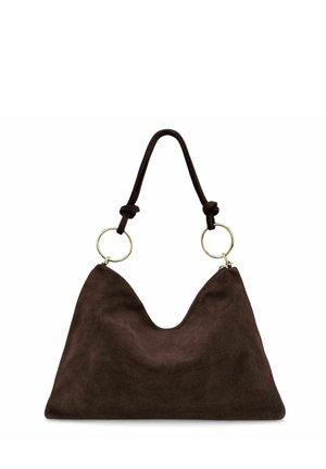 Sac à épaule en daim brun foncé avec une forme triangulaire douce, une sangle nouée et de grands anneaux métalliques dorés reliant la poignée au sac.