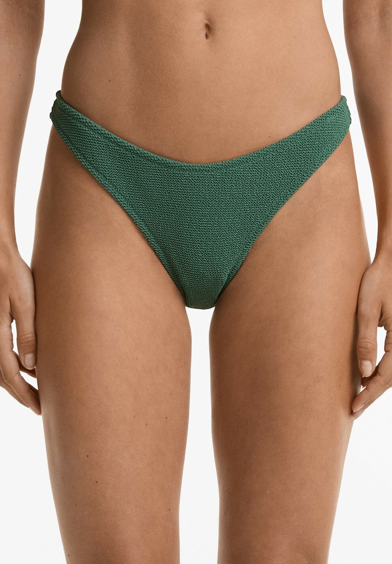 Bikini bottom verde a trama con taglio basso, dotato di una cintura liscia e design a copertura minima.