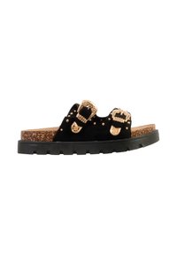 Sandale noire à bout ouvert avec deux boucles dorées décoratives et des clous, semelle intérieure en liège et semelle extérieure noire épaisse à crampons.