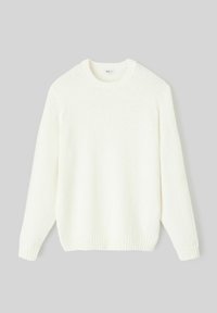 Pull en tricot blanc texturé avec un col rond et des poignets côtelés. Matière douce et coupe confortable. Aucun motif ni quincaillerie visible.