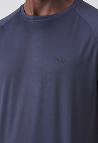 ICANIWILL STRIDE RAGLAN - T-skjorte til trening - navy