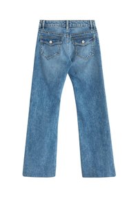 Blå denim byxor med vida ben, två bakfickor och metallknappar, med en klassisk tvätt och en rak, avslappnad passform.