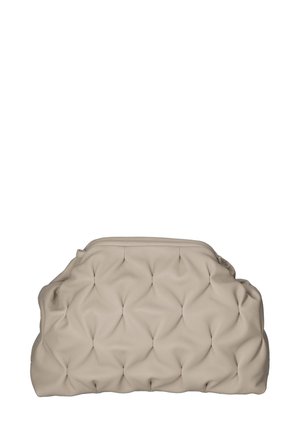 Beige gewatteerde stoffen tas met een ronde vorm, voorzien van een ritssluiting en een gestructureerd oppervlak dat bestaat uit ruitvormige patronen.