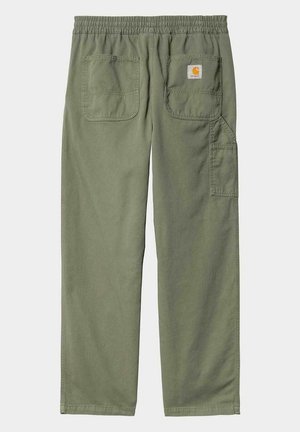 Pantaloni cargo verdi con una vestibilità rilassata. Caratterizzati da una vita elastica, due tasche posteriori e una tasca cargo laterale. Realizzati in tessuto resistente.