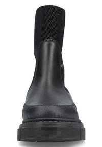 Melnas ādas potītes zābaki ar teksturētu melnu sietu augšējo daļu, apaļu purngalu un gumijas zoli. Satur šuves detaļas un sānu spiedpogu.