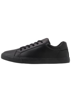 Pier One, Matalavartiset tennarit - black
