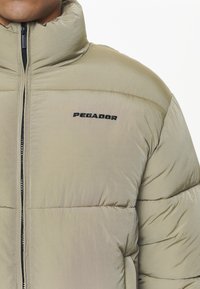 Pegador SOLIN CRUSHED PUFFER JACKET - Giacca invernale - mud beige