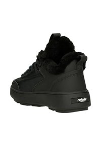Scarpe alte nere con tomaia sintetica testurizzata, imbottitura in pelliccia sintetica e suola spessa in gomma con logo sul tallone.