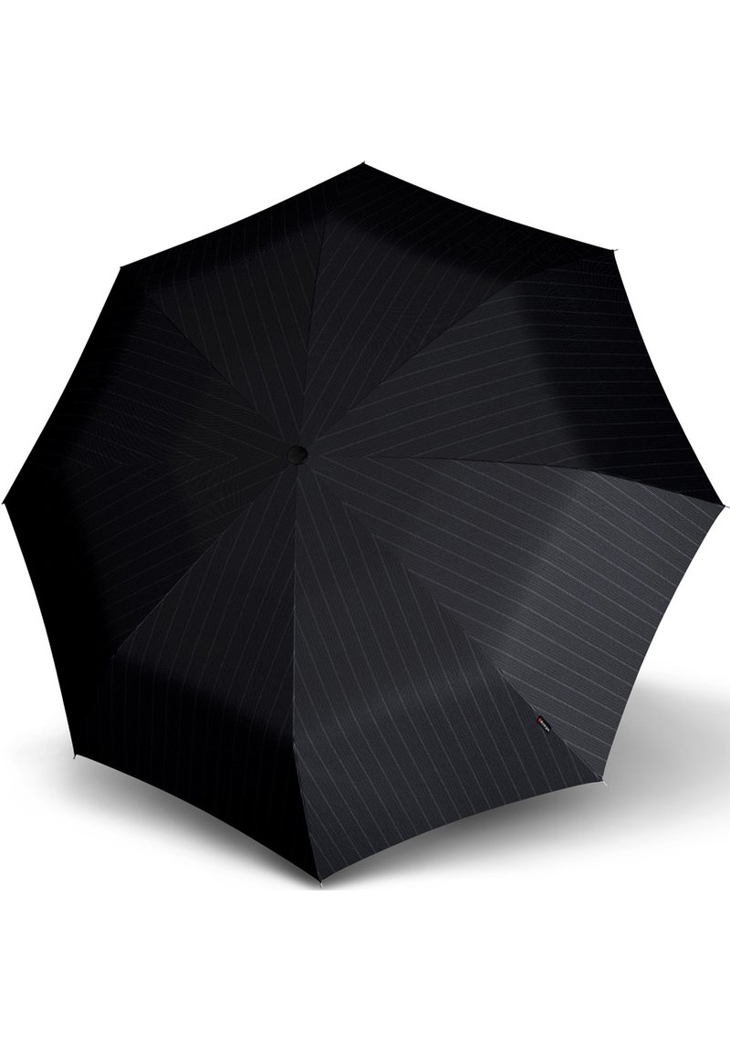 Zwarte paraplu met een hexagonale vorm en een verticale streepjespatroon. Gemaakt van stof, met een ronde top en een rechte handgreep.