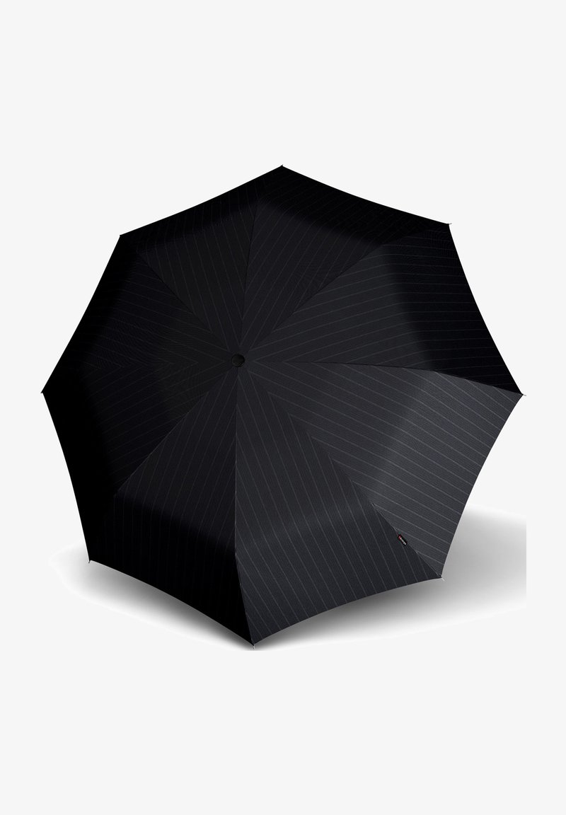 Zwarte paraplu met een hexagonale vorm en een verticale streepjespatroon. Gemaakt van stof, met een ronde top en een rechte handgreep.