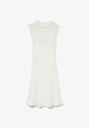 Robe en dentelle blanche avec un corsage ajusté et une jupe fluide. Présente une texture froncée, des épaules volantes et un décolleté arrondi.