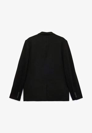 Blazer negro con un diseño a medida, que presenta mangas largas, un cuello de muesca, una abertura trasera simple y puños abotonados. Textura de tela suave.