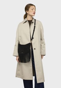 nat & nin LUNE FRANGE - Borsa a mano - black