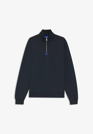 Fekete hosszú ujjú pulóver rövid ezüst elülső cipzárral és kék HUGO márkajelzéssel a galléron és a cipzárhúzón.