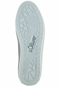 Bílá gumová podrážka s texturovaným protiskluzovým vzorem. Obsahuje otisk loga a drážky pro trakci. Plackový design s zaoblenými hranami.