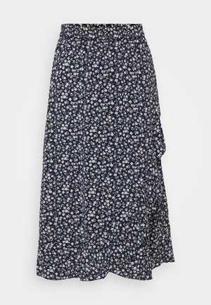 Marineblå blomsterkjole med en sammenruftet elastisk linning, med et mønster av hvite blomster, lett stoff og en flytende silhuett.