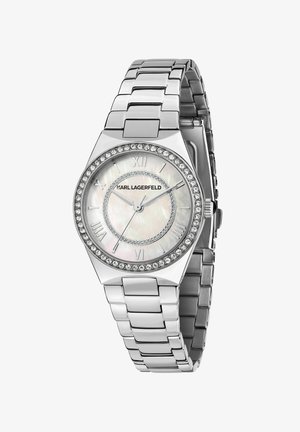 Orologio in metallo argentato con quadrante quadrato, sfondo in madreperla, numeri romani e lunetta incastonata di cristalli. Bracciale a maglie.