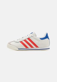 adidas Originals - K74 UNISEX - Sneakers - core white/bright red/team royal blue Miniatyrbild 1