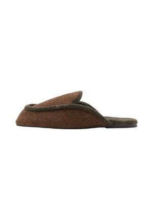 Pantofola a righe marroni herringbone con bordatura verde e schienale aperto, caratterizzata da una tomaia in tessuto testurizzato e una suola nera piatta.