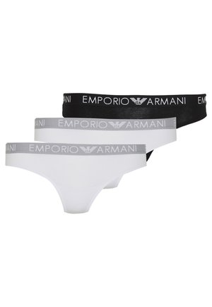 Trois paires de tongs Emporio Armani en blanc, gris et noir. Chacune présente une ceinture élastique contrastante avec le logo de la marque.