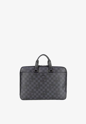 Sacoche d'ordinateur portable en cuir avec motif damier noir, équipée de deux poignées supérieures, de fermetures éclair et d'un embossage logo discret.