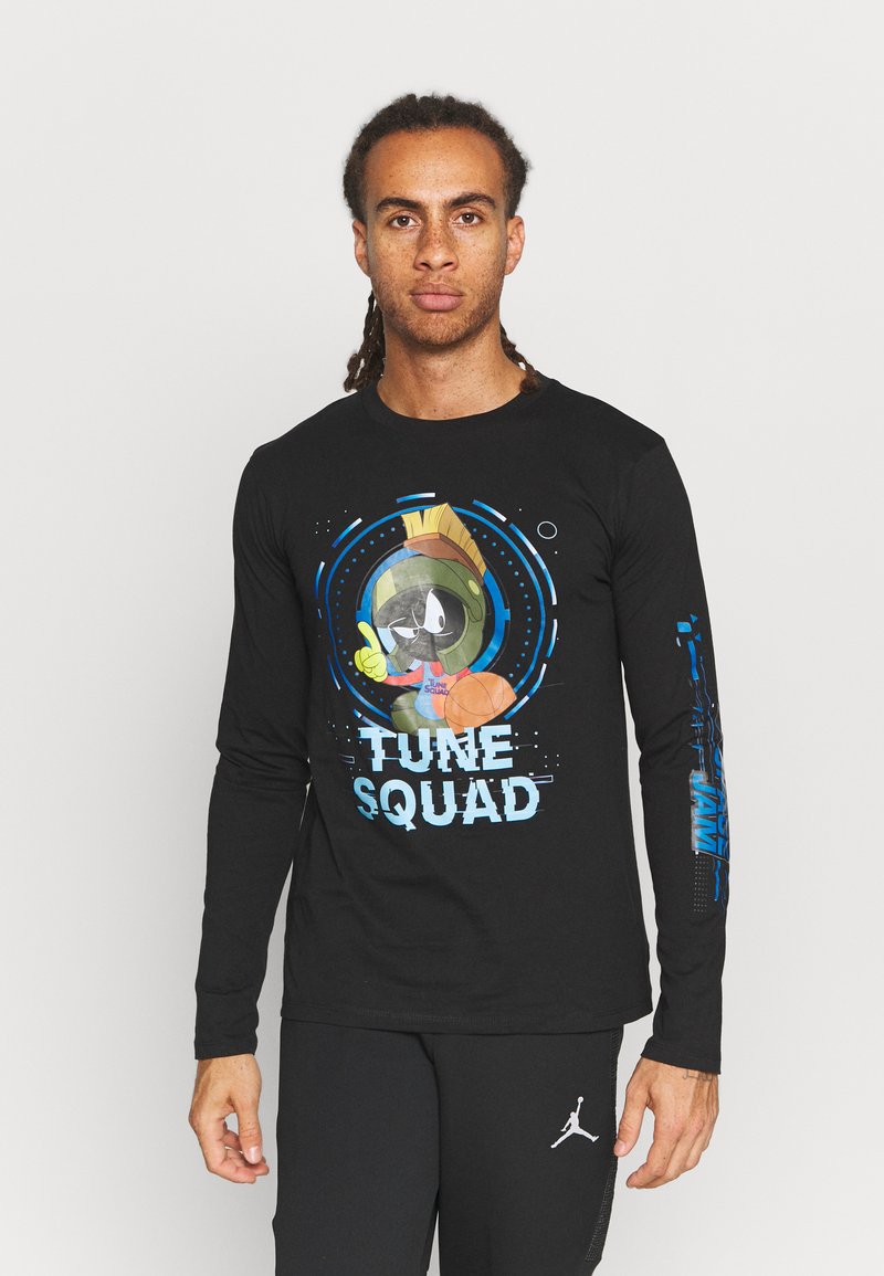 Herren Sportbekleidung | Outerstuff SPACE JAM 2 TECH SLEEVE LEE Vereinsmannschaften black/schwarz - CM87135 Herren Sportbekleidung | Outerstuff SPACE JAM 2 TECH SLEEVE LEE Vereinsmannschaften black/schwarz - CM87135