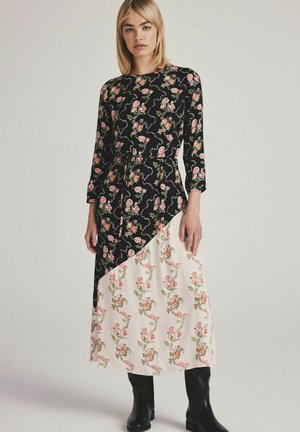 LONG SLEEVES-REGULAR FIT - Day dress - pink roses