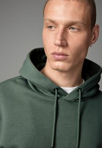 Next RICH - Sweat à capuche - green
