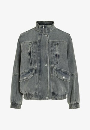 Sivo izblijedjela traper jakna sa zatvaračem i kopčama na drukere, dva okomita džepa na zatvarač, dva džepa s preklopom, elastičnim manšetama i elastičnim pojasom.