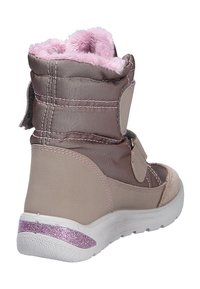 Botte cheville rose et grise avec un col en fourrure, bande Velcro, accent rose brillant sur le talon et semelle en caoutchouc texturée.