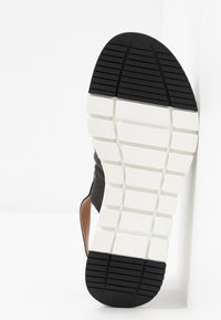 Caprice Plateausandalette - black