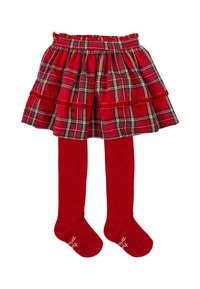 Falda de cuadros rojos con cinturilla con volantes y dos niveles. Acompañada de unas medias rojas lisas. Ambos artículos presentan una tela suave y texturada.