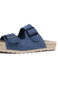 FRED MARTIN COLLECTION NICE - Pantolette flach - avio suede