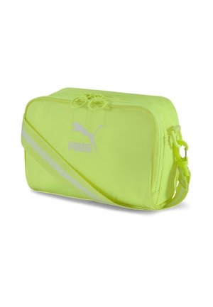 Helle gelbe rechteckige Schultertasche mit Puma-Logo, doppeltem Reißverschluss und verstellbarem Riemen mit weißem Streifen.