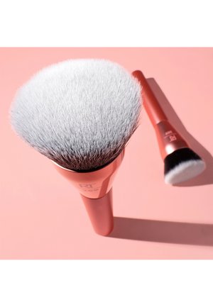 Real Techniques, GLOW ROUND BASE BRUSH - Makeup brush