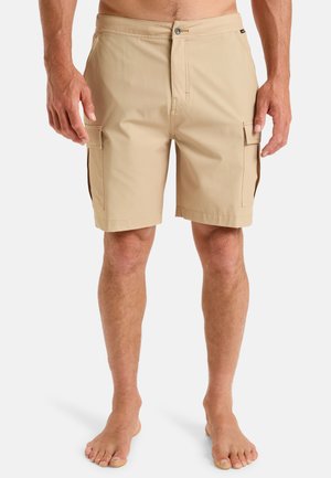 Beige Cargo-Shorts aus leichtem Stoff, mit Knopfverschluss, zwei Seitentaschen und einer lockeren Passform mit geradem Bein.