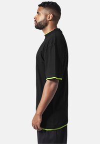 Urban Classics Basic póló - black,green