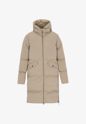 Cappotto lungo beige imbottito con cappuccio, zip frontale, due tasche con pattina e bottoni, e maniche lunghe.