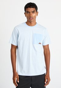 Ellesse HIRST TEE - Marškinėliai su spaudiniu - light blue