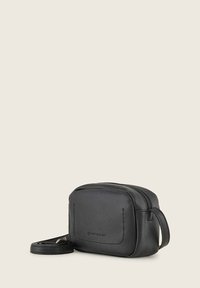 Borsa a tracolla in pelle nera con superficie testurizzata, forma rettangolare, chiusura a zip e tracolla regolabile. Presenta una tasca anteriore a scomparsa.
