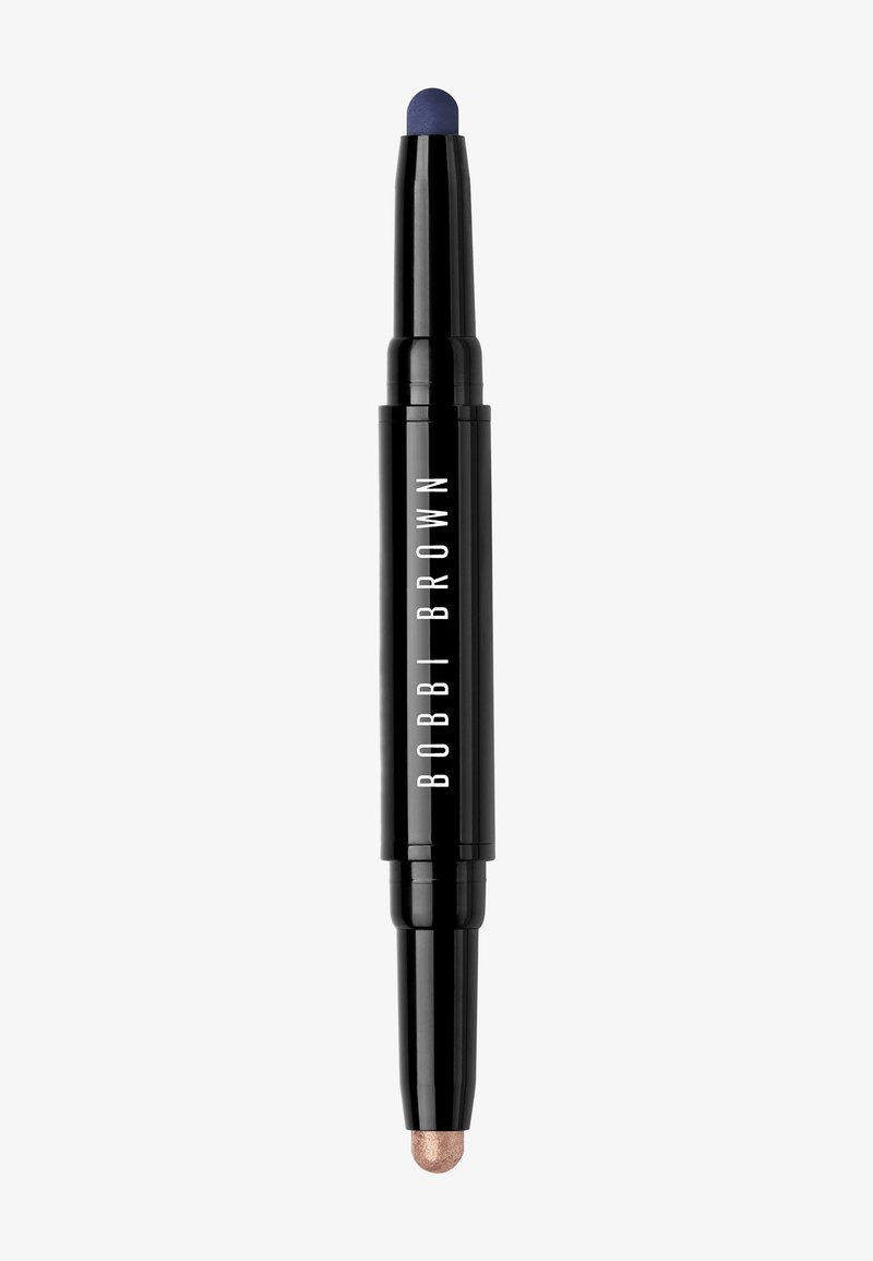 Dobbeltkappet blyant i svart emballasje. Den ene enden har en blå spiss, mens den andre har en metallisk bronsefarge spiss. Glatt, sylinderformet design.
