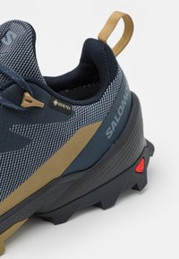 Salomon CROSS OVER 2 GORE TEX - Zapatillas de senderismo - blue nights/dark navy/gothic olive