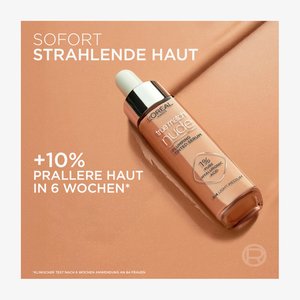 L’Oréal True Match Nude plumping tinted serum bottle on beige background with text stating 10% firmer skin in 6 weeks and hyaluronic acid content.